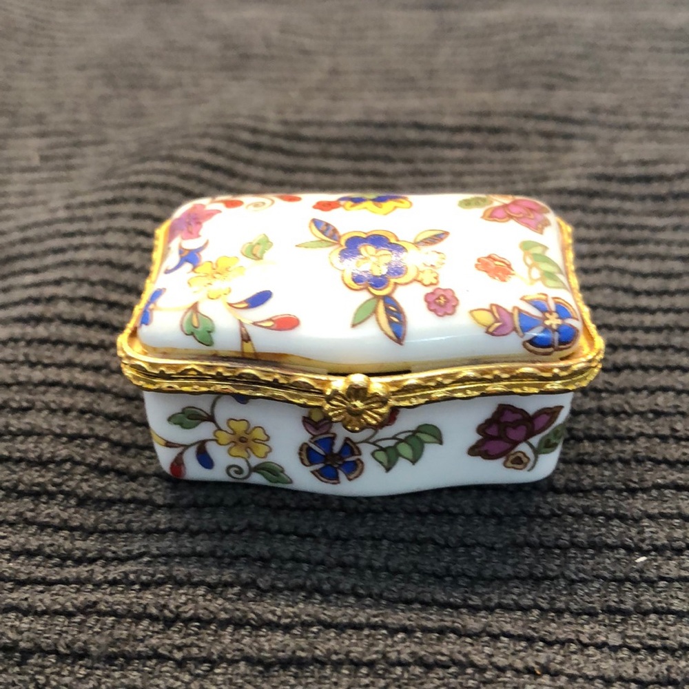 Miniature porcelain box